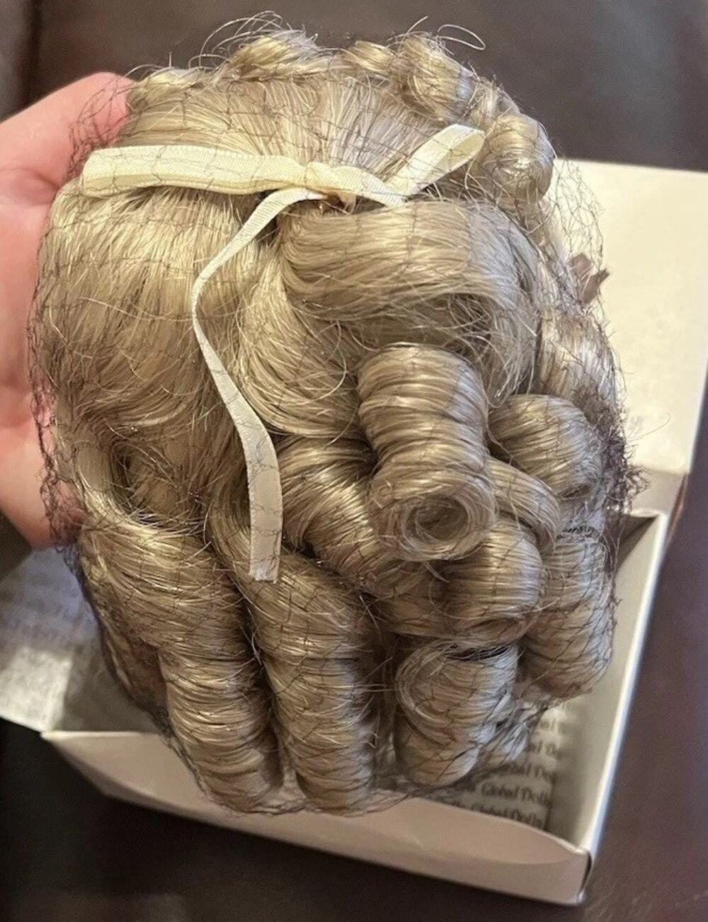 VTG Global Dolls Hand Styled Doll Wigs Joliette 9-10 Blonde Ribbon Curls NOS
